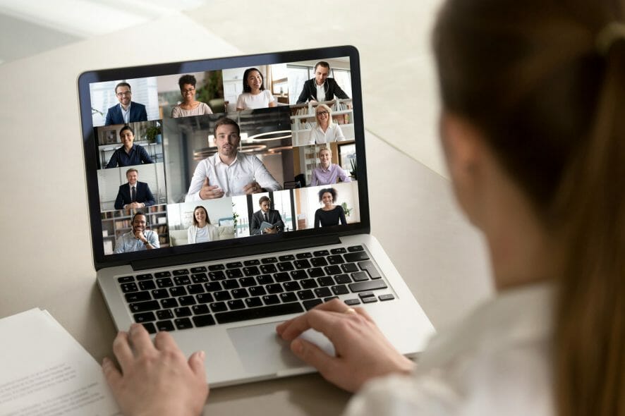Ordinateur portable pour visioconférence