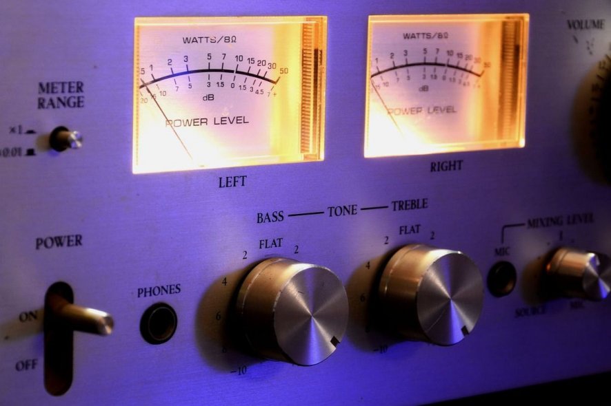 Black friday home amplifiers - amplifier close-up