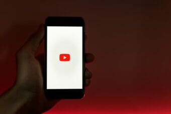 Easy Fixes to YouTube Pause Button Won't Go Away [Android]