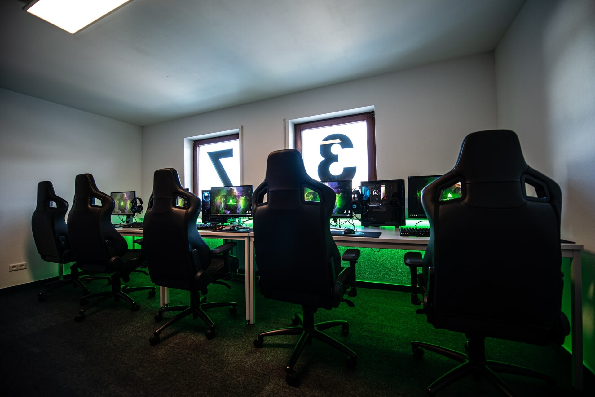 5 Cyber Monday Deals for Respawn Gaming Chairs [100 – 900]
