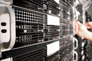 What's the difference between data warehouse vs. database?