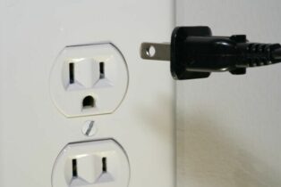 DisplayPort to VGA Adapter not working / no signal [Fixed]