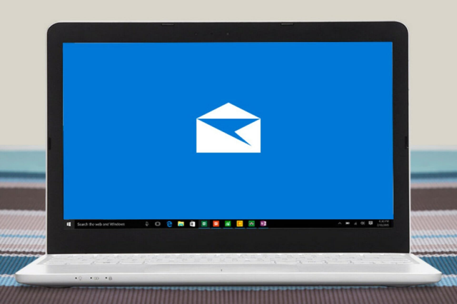 Windows 10 mail app is now pinned to your taskbar by default