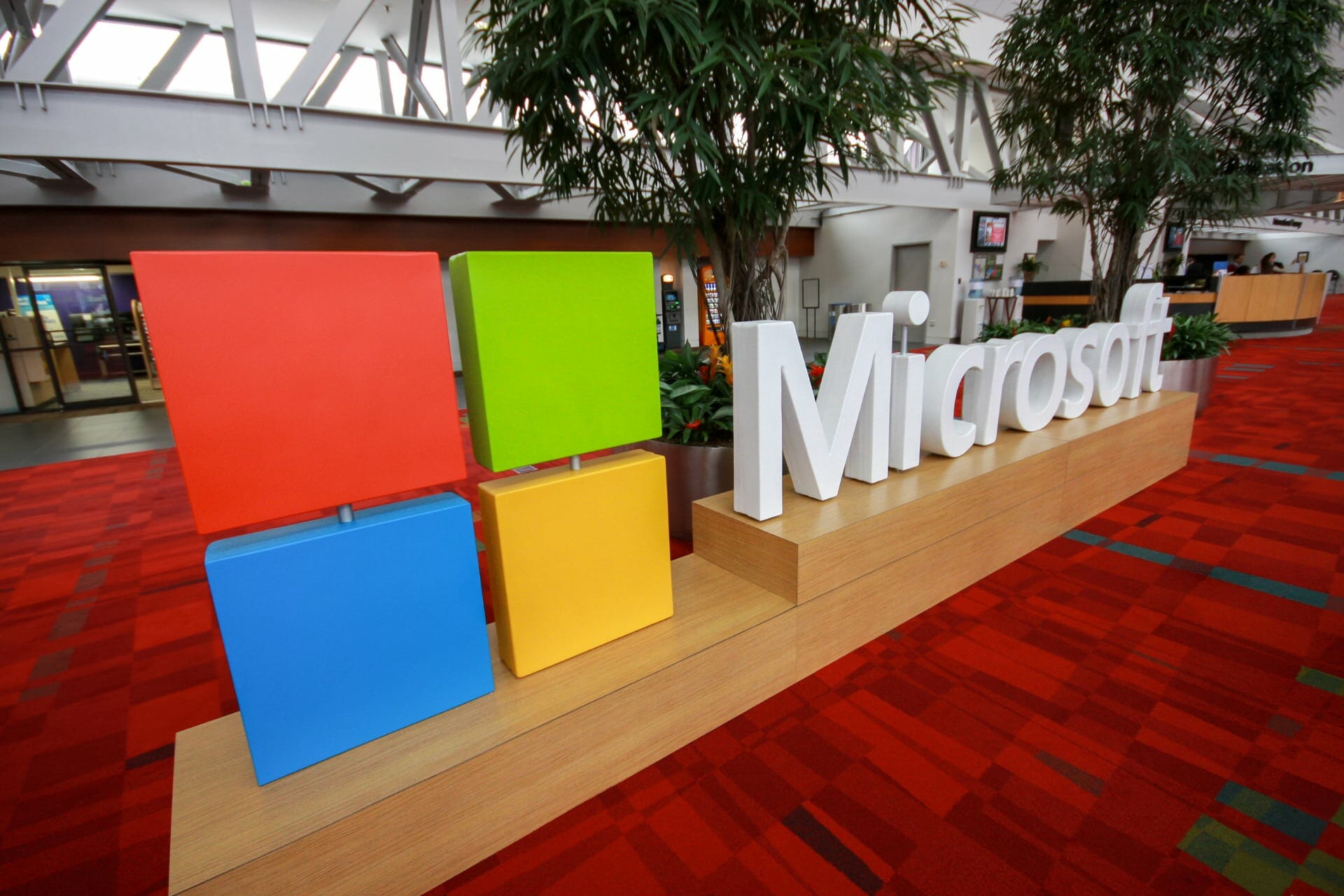 Microsoft goes after the websites that leaked Windows 11 ISO