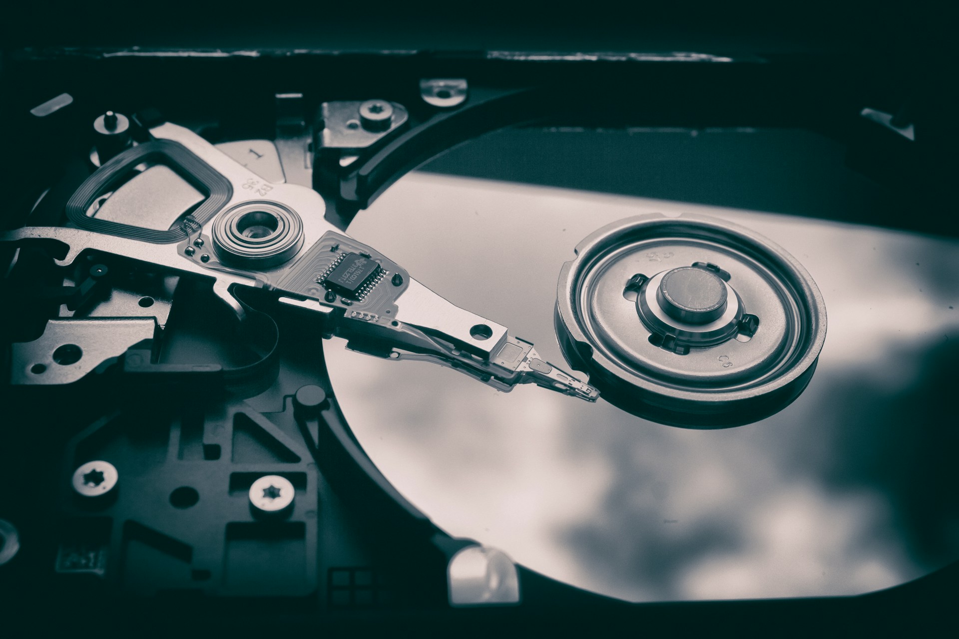 Scientists develop optical disk with 125 TB storage