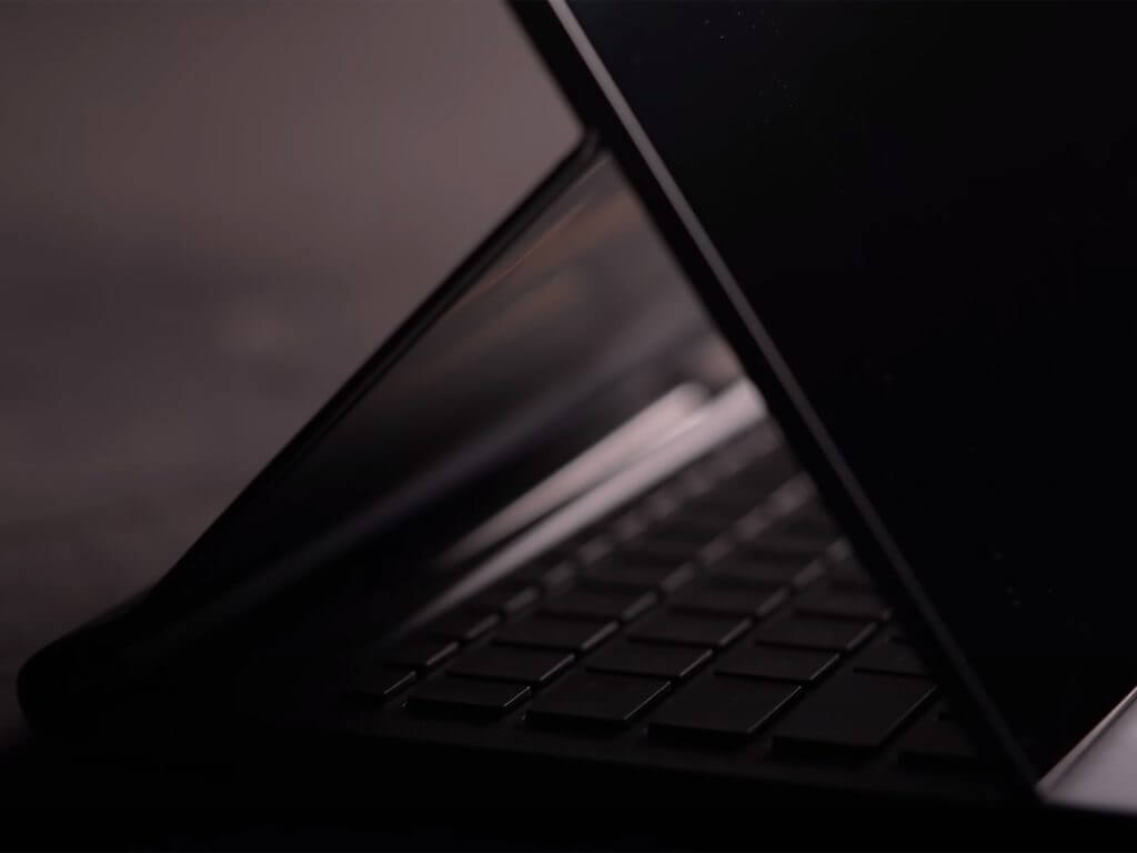 Latest Microsoft hardware patent goes back in time to borrow a Windows 8 2-in-1 design
