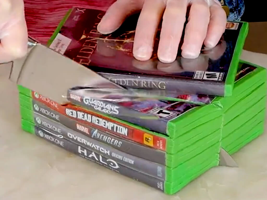 Someone just made a lifelike Xbox video game cake
