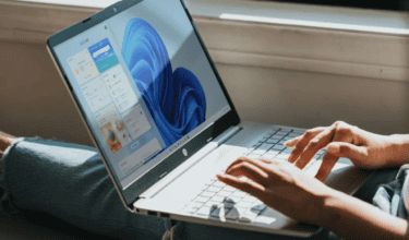 Windows 11 laptop (1)